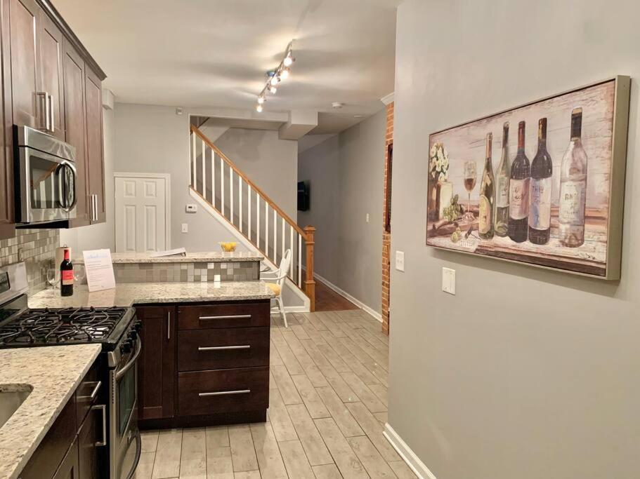 Upscale 2Bd/1.5Ba Townhome Mins To Jhh & Downtown Baltimore Bagian luar foto