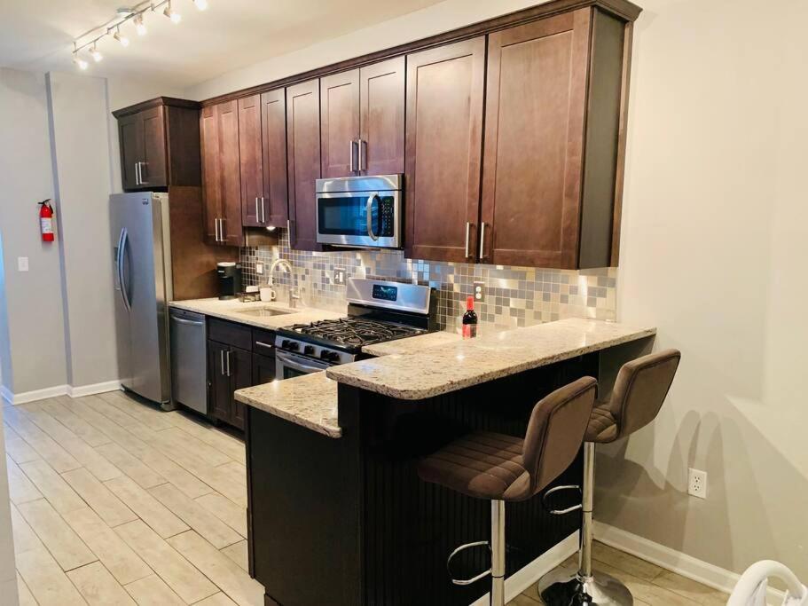 Upscale 2Bd/1.5Ba Townhome Mins To Jhh & Downtown Baltimore Bagian luar foto